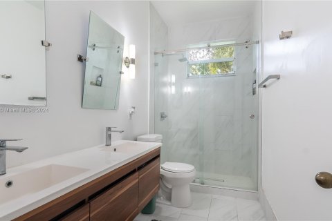 Casa en venta en Miami, Florida, 3 dormitorios, 192.59 m2 № 1377144 - foto 30