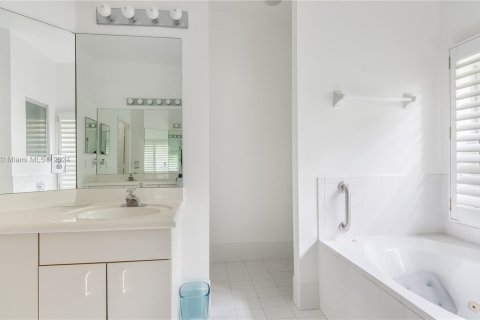 Casa en venta en Miami, Florida, 3 dormitorios, 192.59 m2 № 1377144 - foto 25