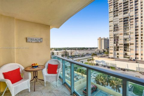 Condo in Hollywood, Florida, 1 bedroom  № 1355116 - photo 26