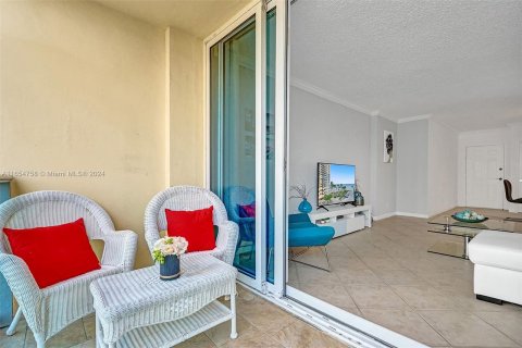 Condo in Hollywood, Florida, 1 bedroom  № 1355116 - photo 25