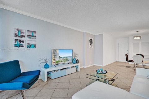 Condo in Hollywood, Florida, 1 bedroom  № 1355116 - photo 7