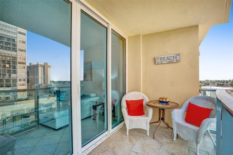 Condo in Hollywood, Florida, 1 bedroom  № 1355116 - photo 2