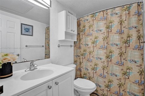 Condo in Hollywood, Florida, 1 bedroom  № 1355116 - photo 20