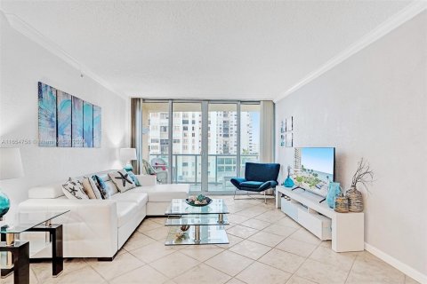 Condo in Hollywood, Florida, 1 bedroom  № 1355116 - photo 11