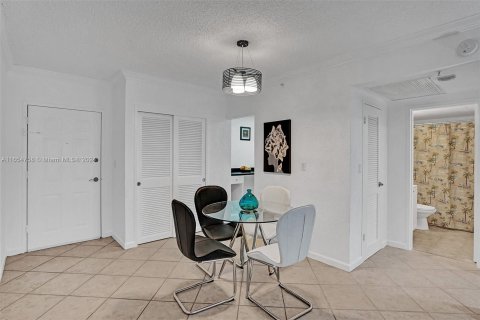 Condo in Hollywood, Florida, 1 bedroom  № 1355116 - photo 15