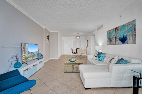 Condo in Hollywood, Florida, 1 bedroom  № 1355116 - photo 4