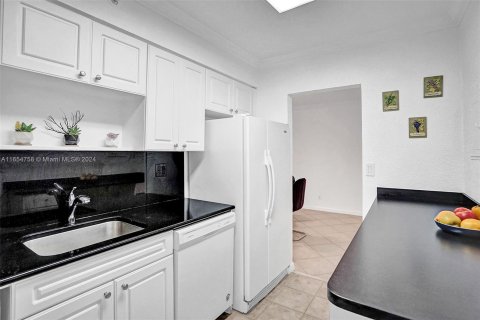 Condo in Hollywood, Florida, 1 bedroom  № 1355116 - photo 24