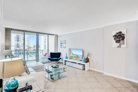 Condo in Hollywood, Florida, 1 bedroom  № 1355116 - photo 13