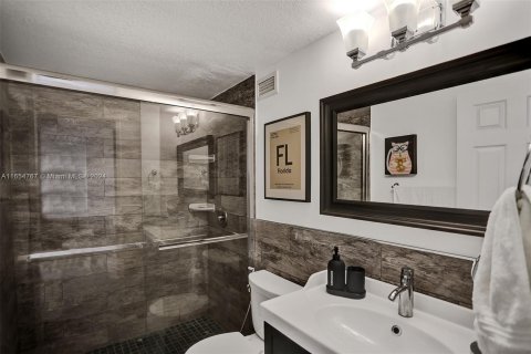 Condo in Hollywood, Florida, 1 bedroom  № 1355117 - photo 28