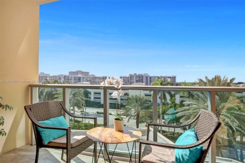 Condo in Hollywood, Florida, 1 bedroom  № 1355117 - photo 1