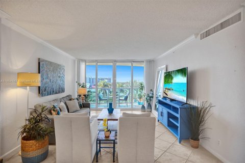 Copropriété à louer à Hollywood, Floride: 1 chambre, 69.21 m2 № 1355117 - photo 6