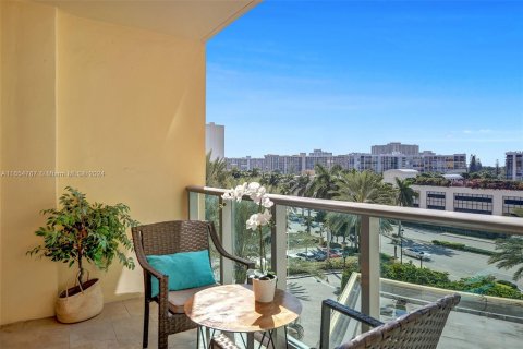 Condo in Hollywood, Florida, 1 bedroom  № 1355117 - photo 30