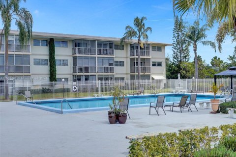 Condo in Hollywood, Florida, 1 bedroom  № 1160102 - photo 17