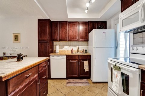 Condo in Hollywood, Florida, 1 bedroom  № 1160102 - photo 3