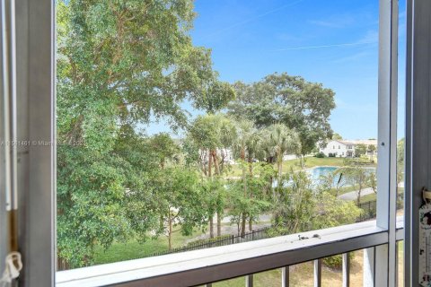 Condo in Hollywood, Florida, 1 bedroom  № 1160102 - photo 15