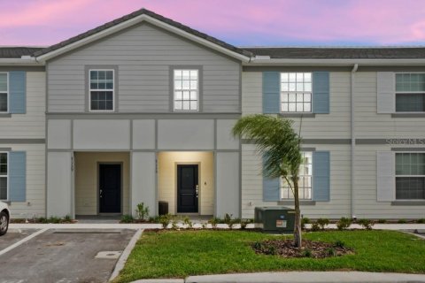 Townhouse in Davenport, Florida 5 bedrooms, 211.91 sq.m. № 1109023 - photo 1