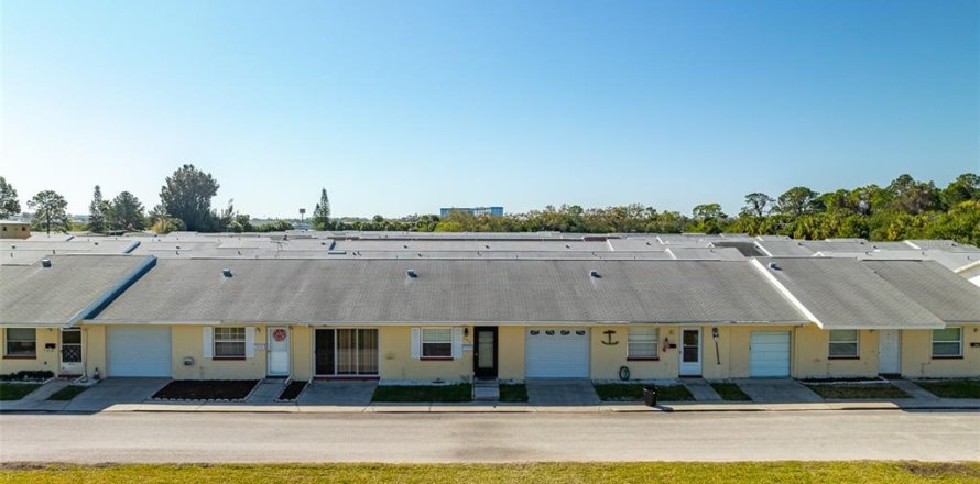 Condominio en New Port Richey, Florida, 1 dormitorio  № 1387142