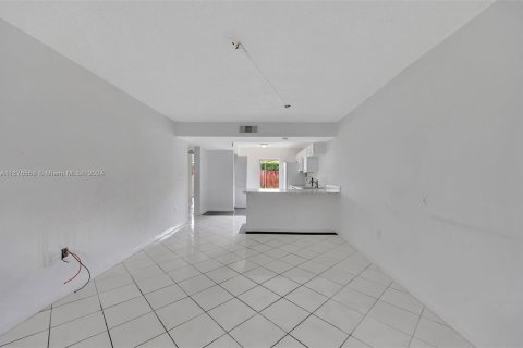 Condo in Miami, Florida, 2 bedrooms  № 1406173 - photo 7