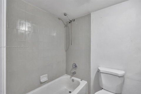 Condo in Miami, Florida, 2 bedrooms  № 1406173 - photo 14