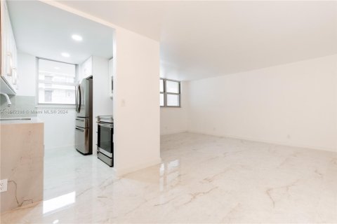 Condominio en venta en Hollywood, Florida, 1 dormitorio, 63.92 m2 № 1413977 - foto 25