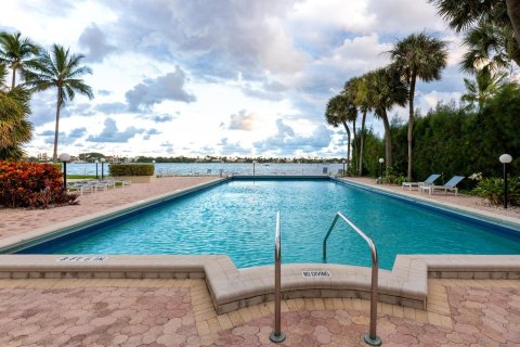 Condominio en venta en West Palm Beach, Florida, 2 dormitorios, 115.48 m2 № 892244 - foto 14