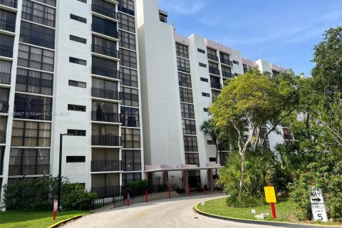 Copropriété à vendre à Sunny Isles Beach, Floride: 2 chambres, 83.05 m2 № 1162306 - photo 1