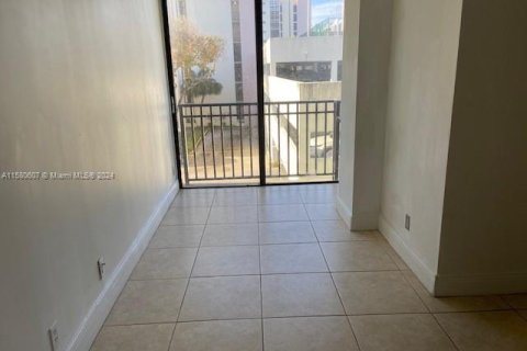 Copropriété à vendre à Sunny Isles Beach, Floride: 2 chambres, 83.05 m2 № 1162306 - photo 7