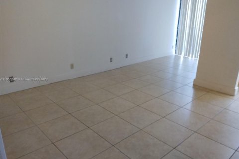 Copropriété à vendre à Sunny Isles Beach, Floride: 2 chambres, 83.05 m2 № 1162306 - photo 10