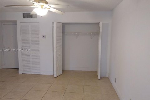 Copropriété à vendre à Sunny Isles Beach, Floride: 2 chambres, 83.05 m2 № 1162306 - photo 9