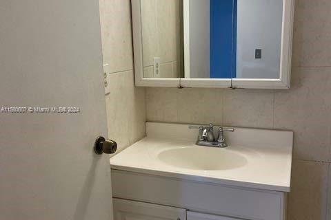 Condo in Sunny Isles Beach, Florida, 2 bedrooms  № 1162306 - photo 29