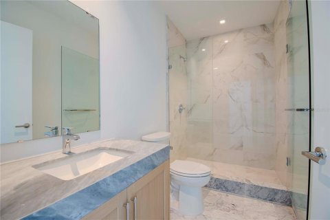 Condo in Tampa, Florida, 2 bedrooms  № 1352666 - photo 23