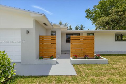 Купить виллу или дом в Норт-Майами, Флорида 4 спальни, 180.32м2, № 1135195 - фото 5