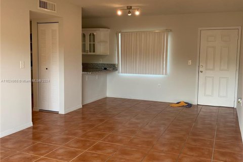 Condo in Miami, Florida, 3 bedrooms  № 1280974 - photo 2