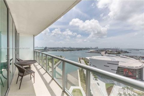 Condominio en alquiler en Miami, Florida, 1 dormitorio, 77.39 m2 № 1356712 - foto 6