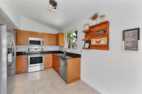 Townhouse in Margate, Florida 3 bedrooms, 145.86 sq.m. № 1356711 - photo 6