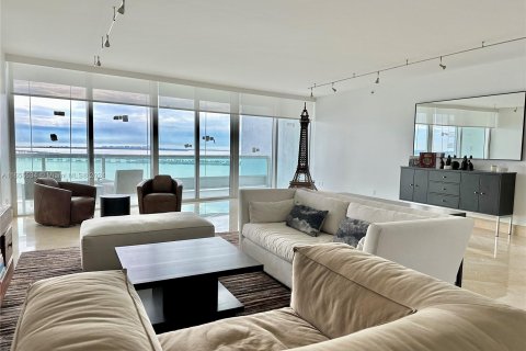 Condominio en alquiler en Miami, Florida, 2 dormitorios, 239.69 m2 № 1356872 - foto 7