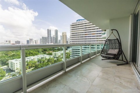 Condominio en alquiler en Miami, Florida, 2 dormitorios, 239.69 m2 № 1356872 - foto 2