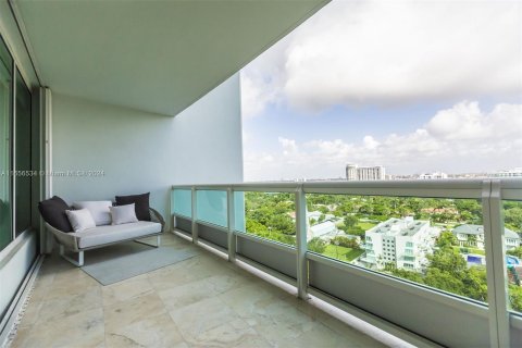 Condominio en alquiler en Miami, Florida, 2 dormitorios, 239.69 m2 № 1356872 - foto 3