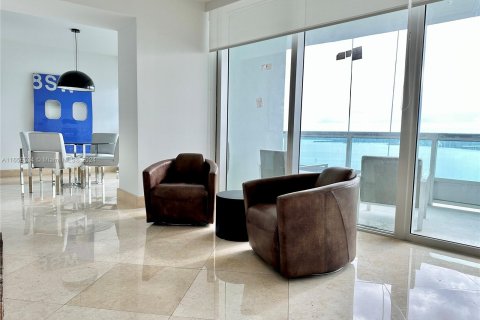 Condominio en alquiler en Miami, Florida, 2 dormitorios, 239.69 m2 № 1356872 - foto 10