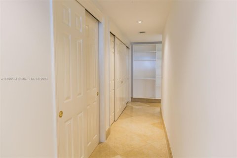 Condo in Miami, Florida, 2 bedrooms  № 1356872 - photo 29