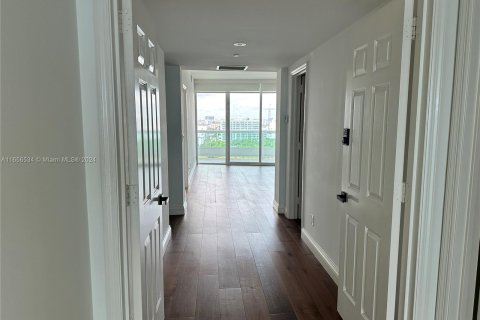 Copropriété à louer à Miami, Floride: 2 chambres, 239.69 m2 № 1356872 - photo 17