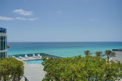 Condominio en venta en Sunny Isles Beach, Florida, 3 dormitorios № 1161436 - foto 2