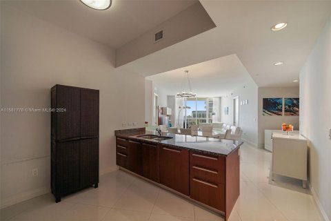 Condominio en venta en Sunny Isles Beach, Florida, 3 dormitorios № 1161436 - foto 9
