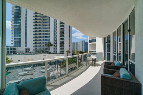Condominio en venta en Sunny Isles Beach, Florida, 3 dormitorios № 1161436 - foto 24