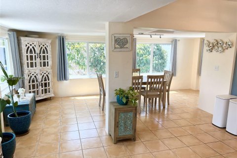 House in North Miami Beach, Florida 3 bedrooms, 122.26 sq.m. № 1161440 - photo 26