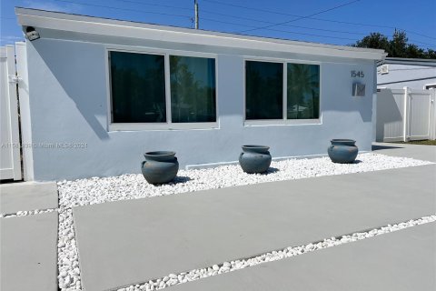 House in North Miami Beach, Florida 3 bedrooms, 122.26 sq.m. № 1161440 - photo 24