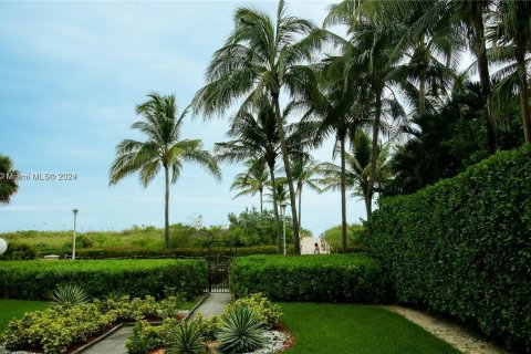 Condo in Miami Beach, Florida, 1 bedroom  № 1095457 - photo 13