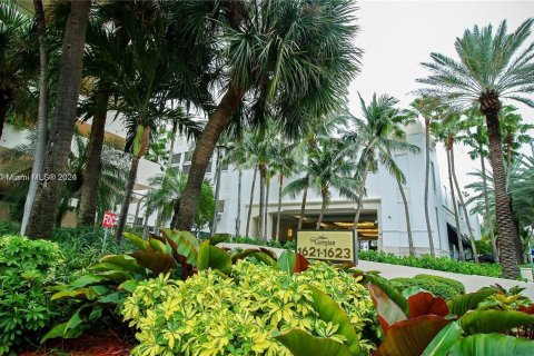 Condo in Miami Beach, Florida, 1 bedroom  № 1095457 - photo 3