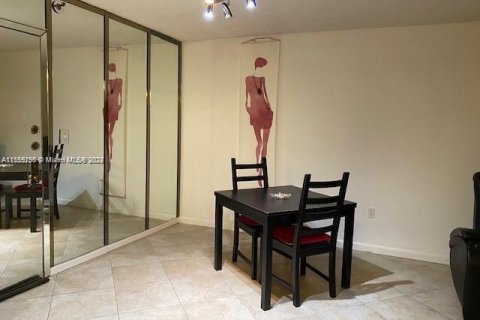 Condo in Miami Beach, Florida, 1 bedroom  № 1095457 - photo 22