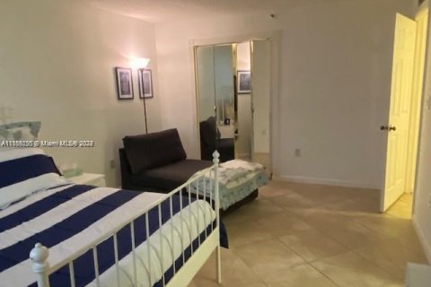 Condo in Miami Beach, Florida, 1 bedroom  № 1095457 - photo 29